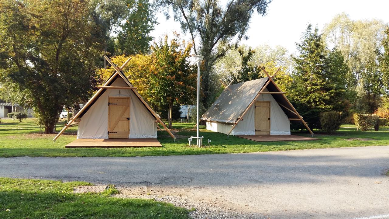 Camping Du Port De Plaisance Peronne  Ngoại thất bức ảnh